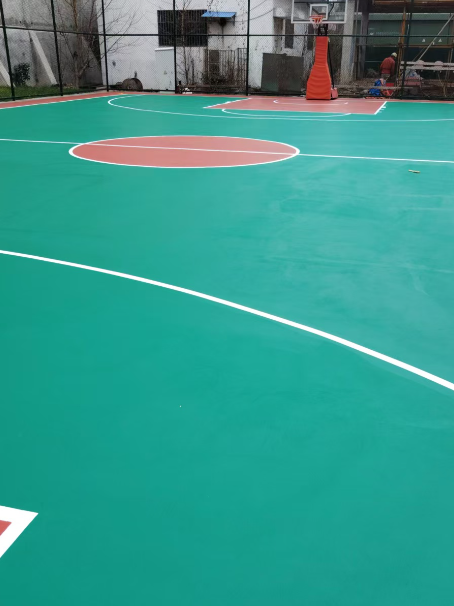 东胜 球场长期使用易出现地面开裂